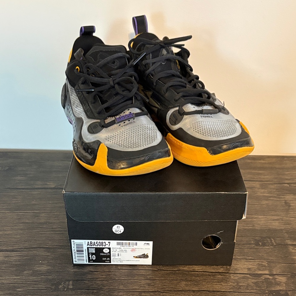 Used Way of Wade 10 Low “Away”